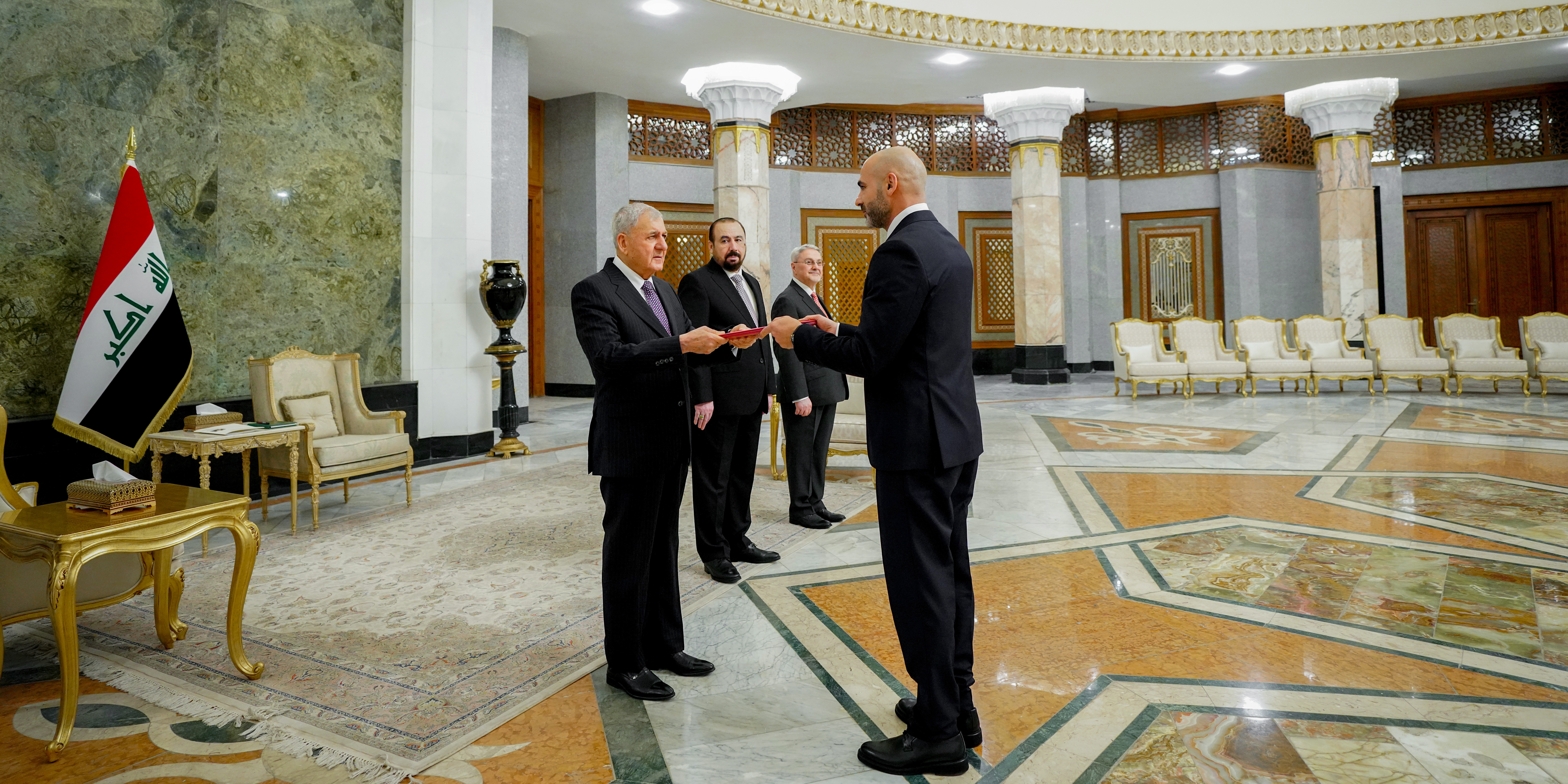 رئيس الجمهورية يتسلم أوراق اعتماد السفير اللبناني